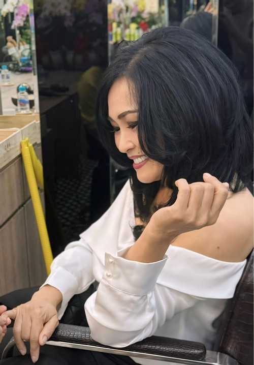 Phương Thanh đi làm đẹp trước sự kiện.