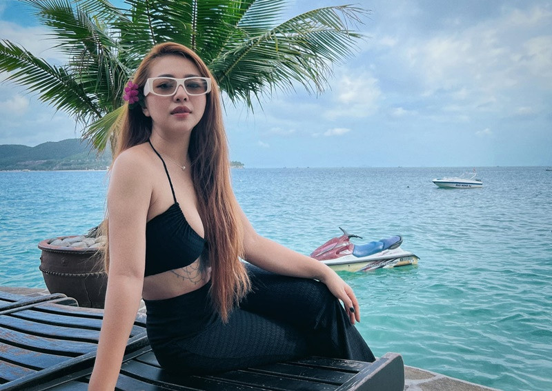 Sau khi sinh nở, MiA vẫn gợi cảm.