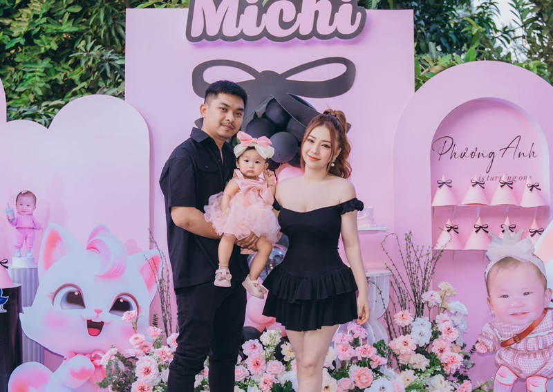 MiA kết hôn năm 2019 với doanh nhân Triệu Vương. Tháng 4/2023, nữ ca sĩ sinh con gái đầu lòng.