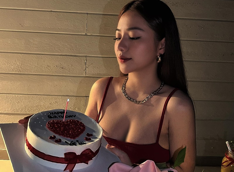 Vóc dáng của MiA nuột nà, quyến rũ không khác thời son rỗi.