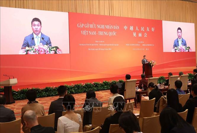 Chu tich Quoc hoi Vuong Dinh Hue du Gap go huu nghi nhan dan Viet - Trung-Hinh-2