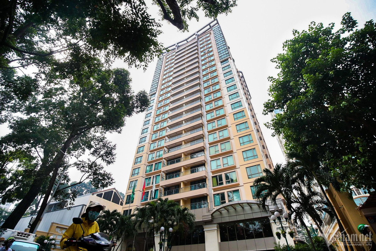 Toà nhà Sherwood Residence từng là nơi ở của bà Trương Mỹ Lan. Bà Lan khai tại tòa, tài xế riêng đã chở 108.000 tỷ đồng và 14,7 triệu USD tiền mặt rút từ SCB về hầm B1 của tòa nhà này để bà trả nợ tiền mua các bất động sản, mua cổ phần các dự án và sử dụng vào nhiều mục đích cá nhân khác.