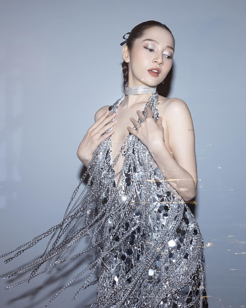 Khán giả đáp lại lời Bảo Anh: “Có”. Sau đó, cô nói: "Vậy thôi cứ tập trung yêu đi!”. Ảnh: FBNV.