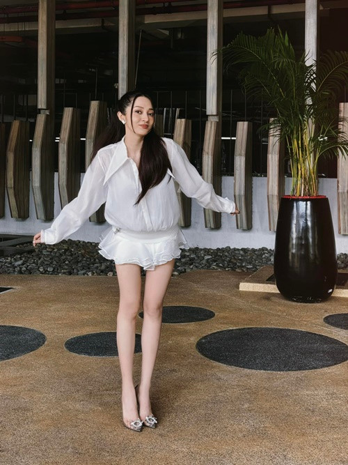 Tuy nhiên, Bảo Anh đã nhanh chóng gỡ hình ảnh bé gái. Ảnh: FBNV.