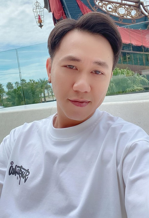 Anh Đức và Uyên Tô dự định kết hôn trong năm 2021 nhưng vì tình hình dịch bệnh nên cả hai không xác định được thời gian cụ thể. Ảnh: FBNV.