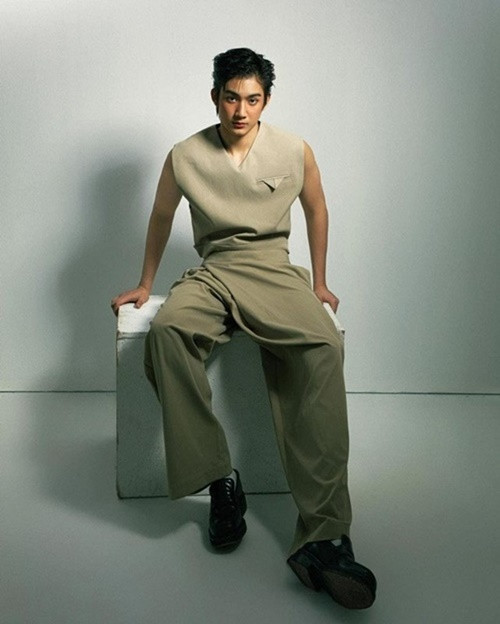 Matthis sinh năm 2004, kém Thiều Bảo Trâm 10 tuổi. Anh cao 1m87, có gương mặt điển trai. Ảnh: Người Đưa Tin.