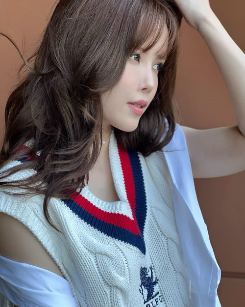 Giữa tin đồn đời tư, nữ ca sĩ cho biết, cô chỉ muốn âm thầm sống và làm công việc của mình. Ảnh: FBNV.