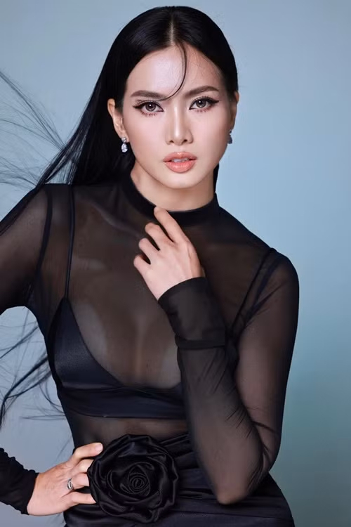 Theo Tiền Phong, ngày trở lại showbiz với vị trí huấn luyện viên trong chương trình người mẫu, Anh Thư bị sụt 4 kg vì thời gian quay liên tục, ít ngủ và chịu nhiều áp lực.