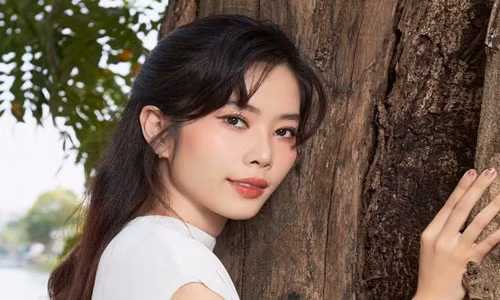 Nam Em noi loi tam biet voi fan giua on ao bi trieu tap