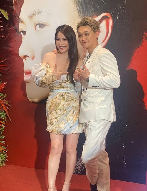 Trương Ngọc Ánh và Johnny Dương tỏ ra khá thân thiết. Ảnh: Saostar.