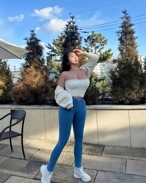 Hot girl người Hàn Quốc hiện tại là vũ công, người mẫu.