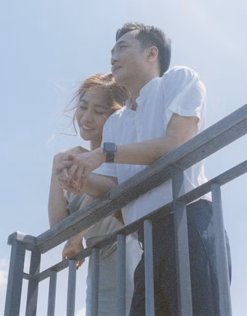 Nữ ca sĩ, người mẫu Đàm Thu Trang rút khỏi showbiz trước khi yêu Cường Đô la. Sau đám cưới năm 2019, nữ ca sĩ vẫn không màng đến showbiz.