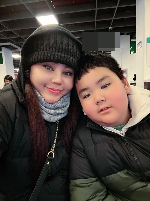 Năm 2015, cuộc hôn nhân thứ hai của Lê Giang tan vỡ. Sau khi chia tay chồng, nữ diễn viên đưa bé Luke về Việt Nam sinh sống. Ảnh: FBNV.