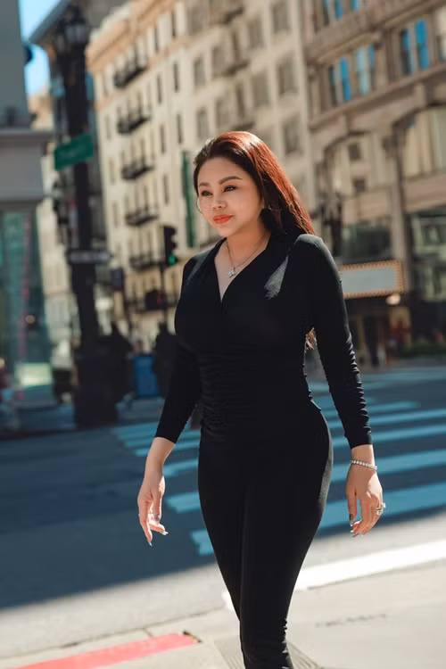 Năm 2017, Lê Giang vướng ồn ào với Duy Phương. Lùm xùm sau đó lắng xuống khi nữ diễn viên chọn cách giữ im lặng. Ảnh: FBNV.