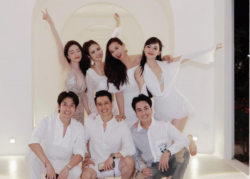 Nhóm của Thái Dũng thường rủ nhau đi du lịch, ăn uống.