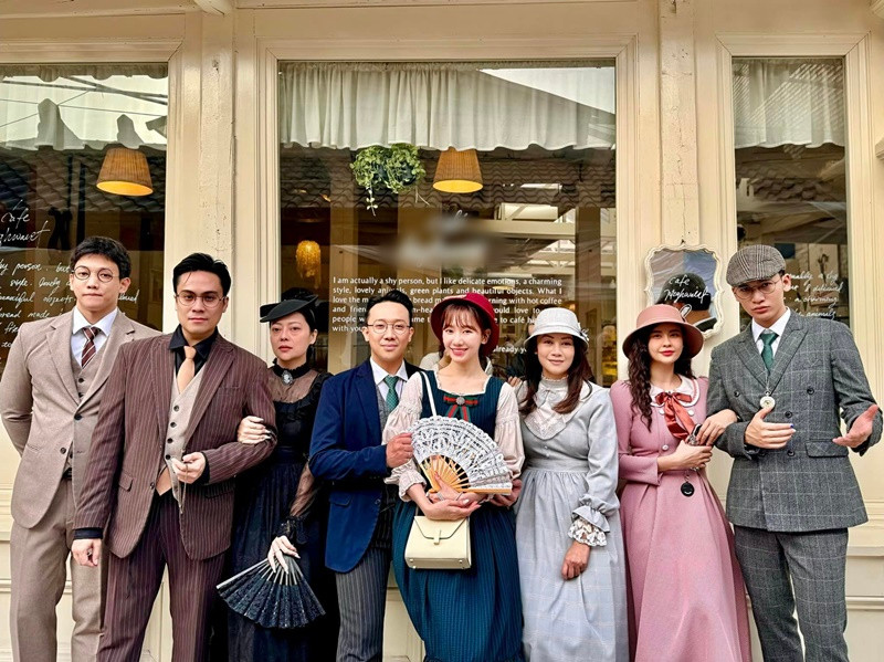 Thái Dũng cùng các thành viên khác trong nhóm của Trấn Thành tham gia nhiều hoạt động cùng nhau.