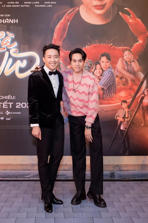 Trấn Thành từng chia sẻ, anh từng được Thái Dũng gửi bánh chưng bà nội gói cho ăn. "Bà nội Thái Dũng nấu bánh chưng ngon xuất sắc nha quý vị", Trấn Thành chia sẻ.