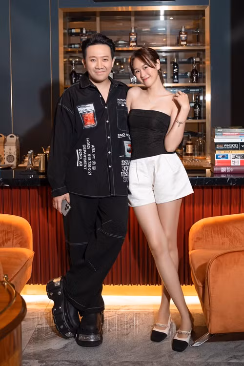 Quỳnh Anh khá thân thiết với hội bạn thân của Trấn Thành.