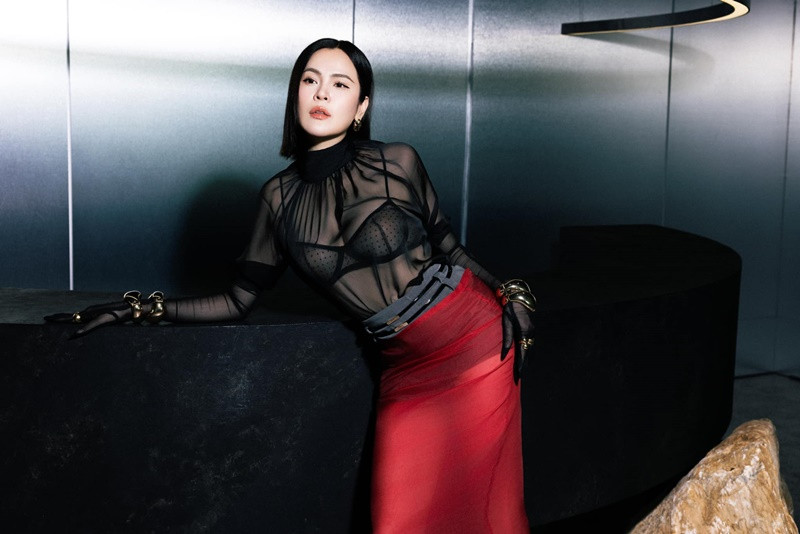 Vóc dáng của Phương Lê thon gọn, gợi cảm không kém thời son rỗi.