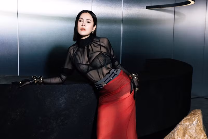 Vóc dáng của Phương Lê thon gọn, gợi cảm không kém thời son rỗi.