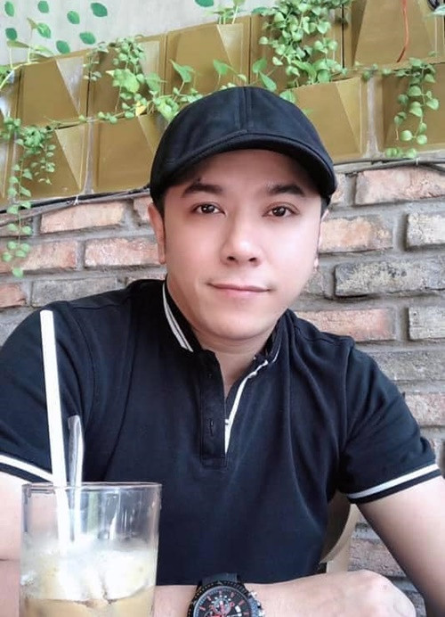 Nam ca sĩ tranh thủ đi du lịch khi không đi hát.