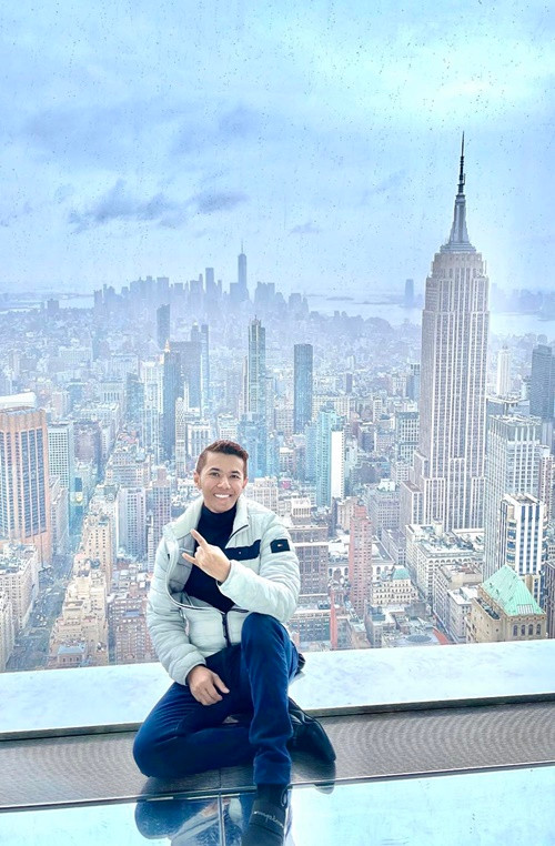 Nam ca sĩ từng chia sẻ phản ứng của con trai trước diện mạo thay đổi của bố. “Con trai nói ba bệnh mà vẫn đẹp trai. Để con chụp hình cho ba post Facebook khoe bạn ba”, Kasim Hoàng Vũ tâm sự.