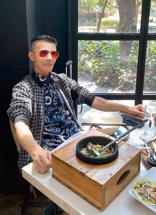 Ca sĩ Kasim Hoàng Vũ vẫn giữ tinh thần lạc quan dù gặp biến cố sức khỏe.