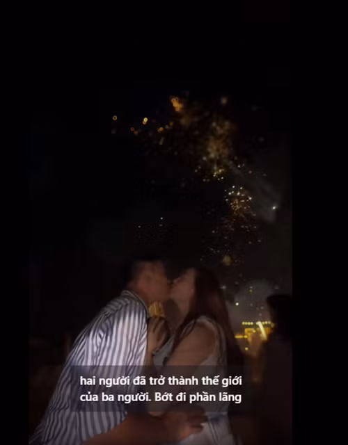 Minh Hằng còn công khai hình ảnh hôn chồng ngọt ngào.