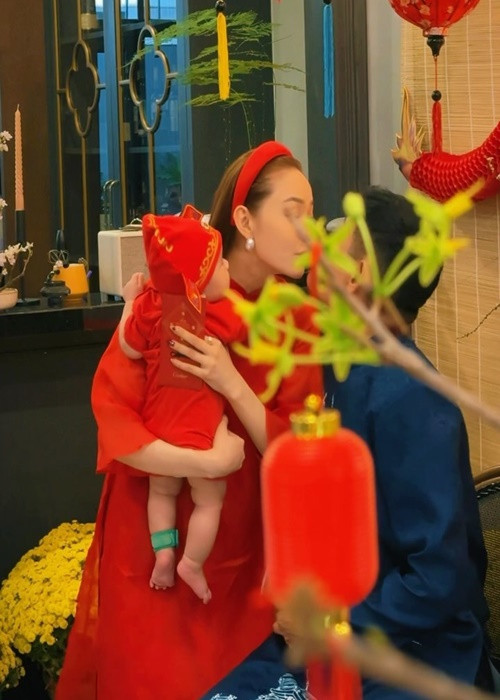 Hiện tại, vợ chồng Minh Hằng ở biệt thự tại quận 2, TP HCM.