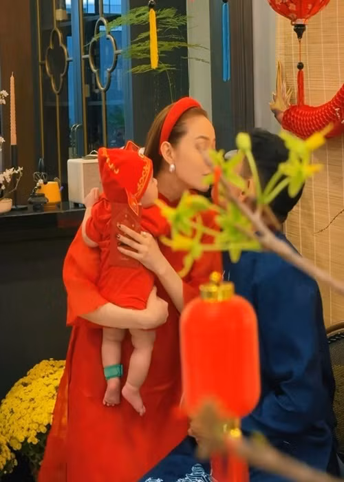 Hiện tại, vợ chồng Minh Hằng ở biệt thự tại quận 2, TP HCM.