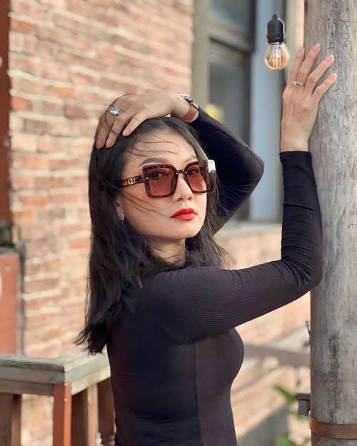 Trong cuộc phỏng vấn với VTV, Mỹ Uyên cho biết, cô có nhiều người đàn ông theo đuổi và đem lòng yêu thương. Ảnh: FBNV.