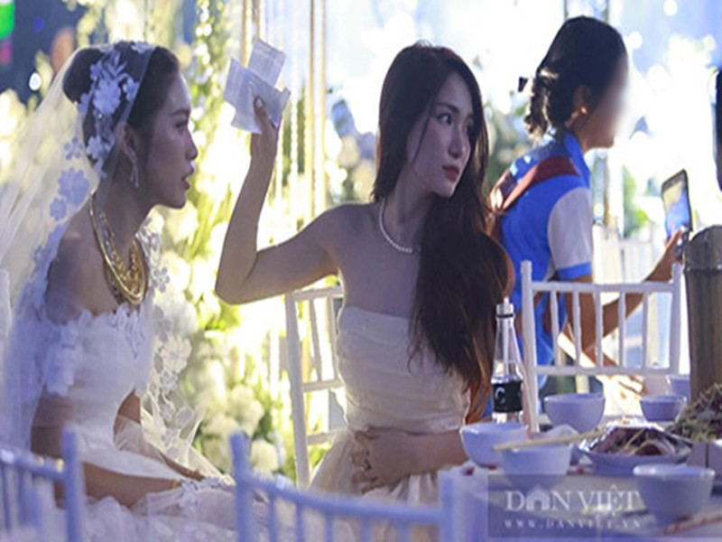 Hòa Minzy ghi điểm khi quạt cho Doãn Hải My bớt nóng lúc mất điện trong đám cưới. Ảnh: Dân Việt.