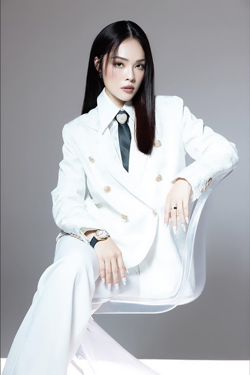 Cuộc sống của Dương Cẩm Lynh sau khi trả hết nợ Cuoc song cua Duong Cam Lynh sau khi tra het no