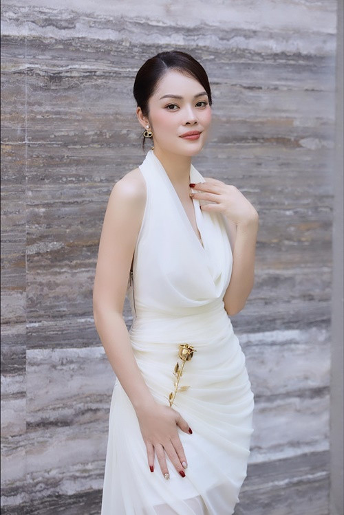 Nữ diễn viên hiện tại vẫn đắt show quảng cáo online, đại diện nhãn hàng.