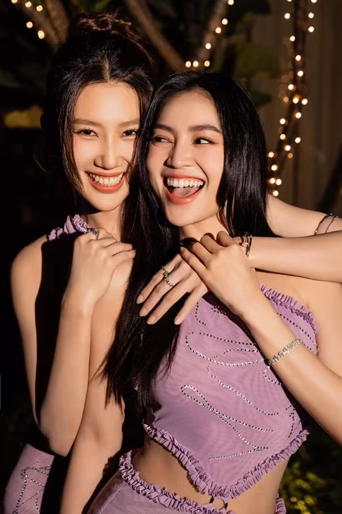 Lan Ngọc và Thúy Ngân mặc đồ đôi.