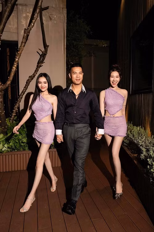 Trương Thế Vinh nắm tay Lan Ngọc và Thúy Ngân. "Say quá tính trốn về mà không kịp. Happy birthday hai cô gái", anh viết trên trang cá nhân.