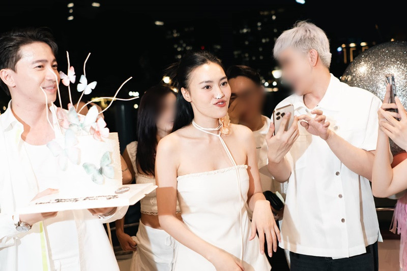 Ít ngày trước, S.T Sơn Thạch cùng bạn bè tổ chức sinh nhật cho Lan Ngọc.