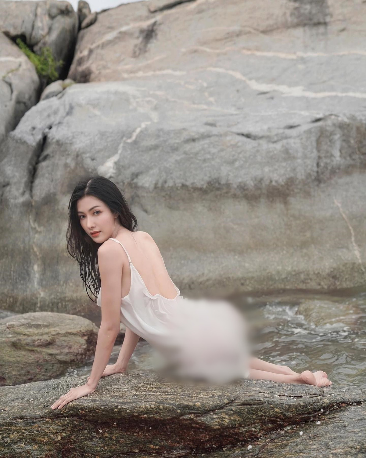 Cô nàng theo đuổi phong cách thời trang gợi cảm, thiếu vải.