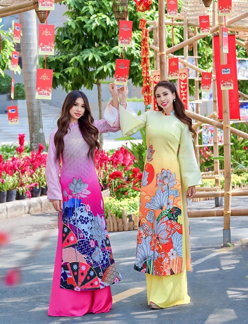 Về mối quan hệ với chồng cũ, Lý Hương chia sẻ trên Dân Việt: “Chúng tôi chọn cách ứng xử văn minh, việc ai người nấy giải quyết và dù ở Mỹ hay ở Việt Nam thì đạo hiếu của con với cha mẹ đều được gia đình tôi đặt lên hàng đầu”. Ảnh: FBNV.