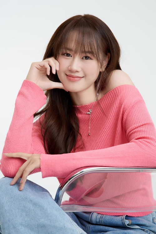 Quỳnh Anh sở hữu khuôn mặt ưa nhìn, vóc dáng thon gọn.