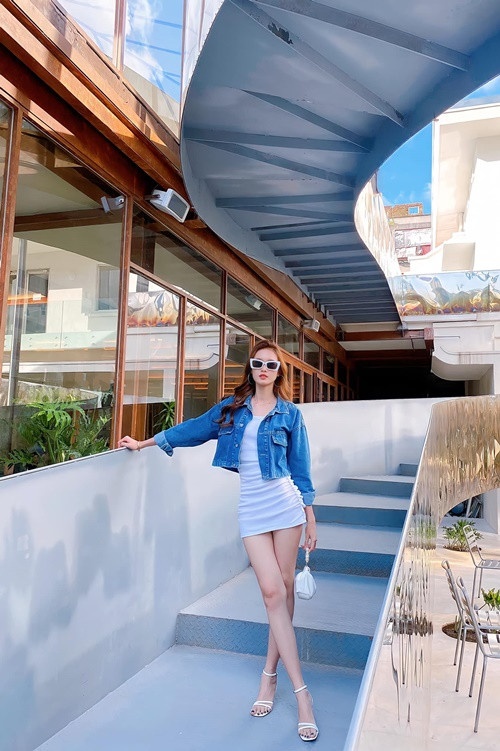 Quỳnh Anh chia sẻ trên trang cá nhân, cô từng học Đại học Sân khấu - Điện ảnh TP HCM.