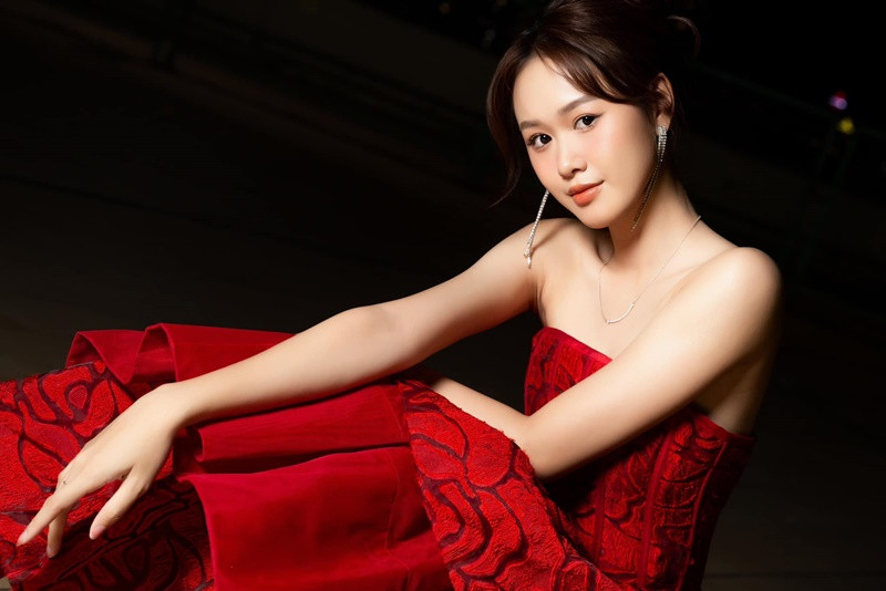 Trước Anh Đức, Quỳnh Anh không công khai mối tình nào.