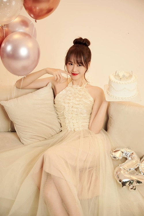 Dáng vóc của nữ diễn viên phim Mai "đốn tim" người đối diện.