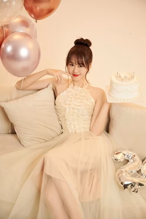 Dáng vóc của nữ diễn viên phim Mai "đốn tim" người đối diện.