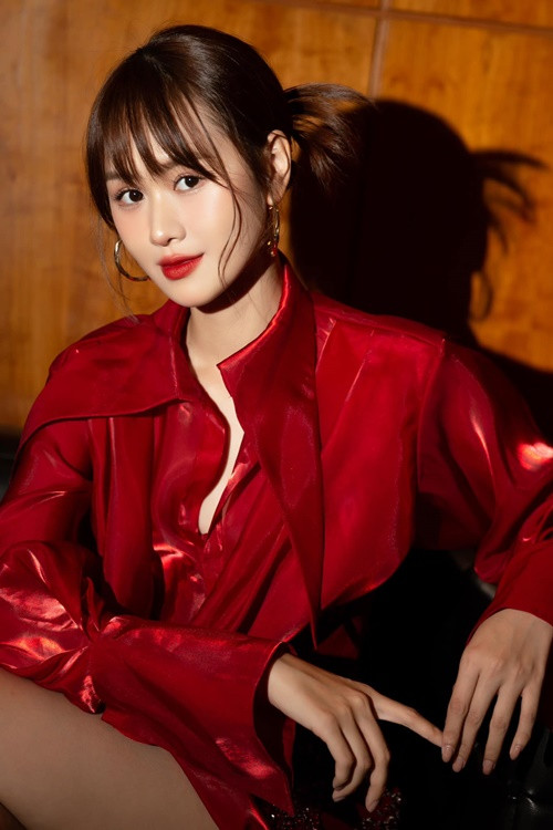 Quỳnh Anh gây chú ý khi đóng vai Diễm, đồng nghiệp của Mai trong phim điện ảnh "Mai" của Trấn Thành ra mắt đầu năm 2024.