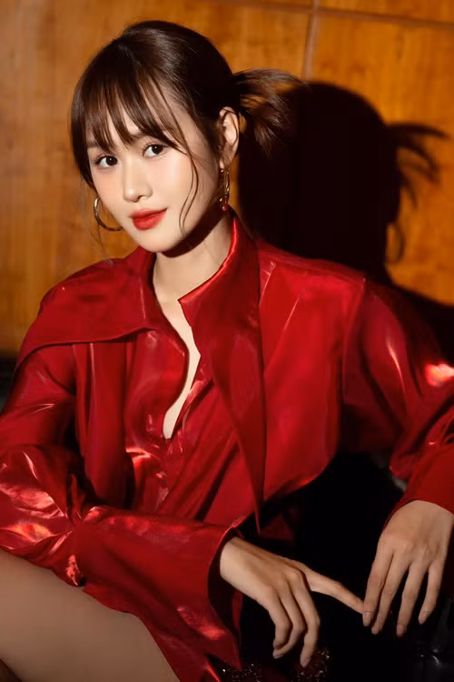 Quỳnh Anh gây chú ý khi đóng vai Diễm, đồng nghiệp của Mai trong phim điện ảnh "Mai" của Trấn Thành ra mắt đầu năm 2024.