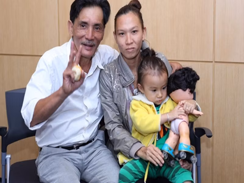 Mới đây, theo Dân Việt, sau khi rời nhà nhạc sĩ Tô Hiếu, diễn viên Thương Tín về sống với vợ con ở Phan Rang. Tuy nhiên, vợ Thương Tín hay cằn nhằn, giận hờn nên nam diễn viên về nhà mẹ đẻ. Ảnh: Người Đưa Tin.