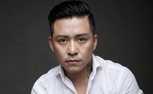 Tuan Hung hoan tien ve cho khan gia trong dem nhac