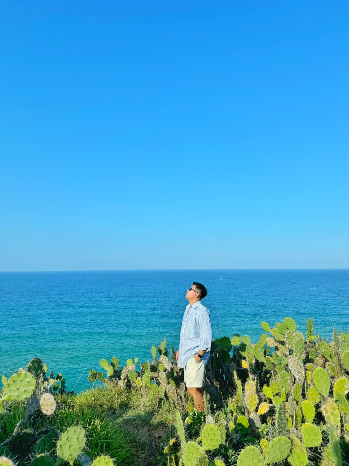 Du khách dừng chân bên Bãi Xép.