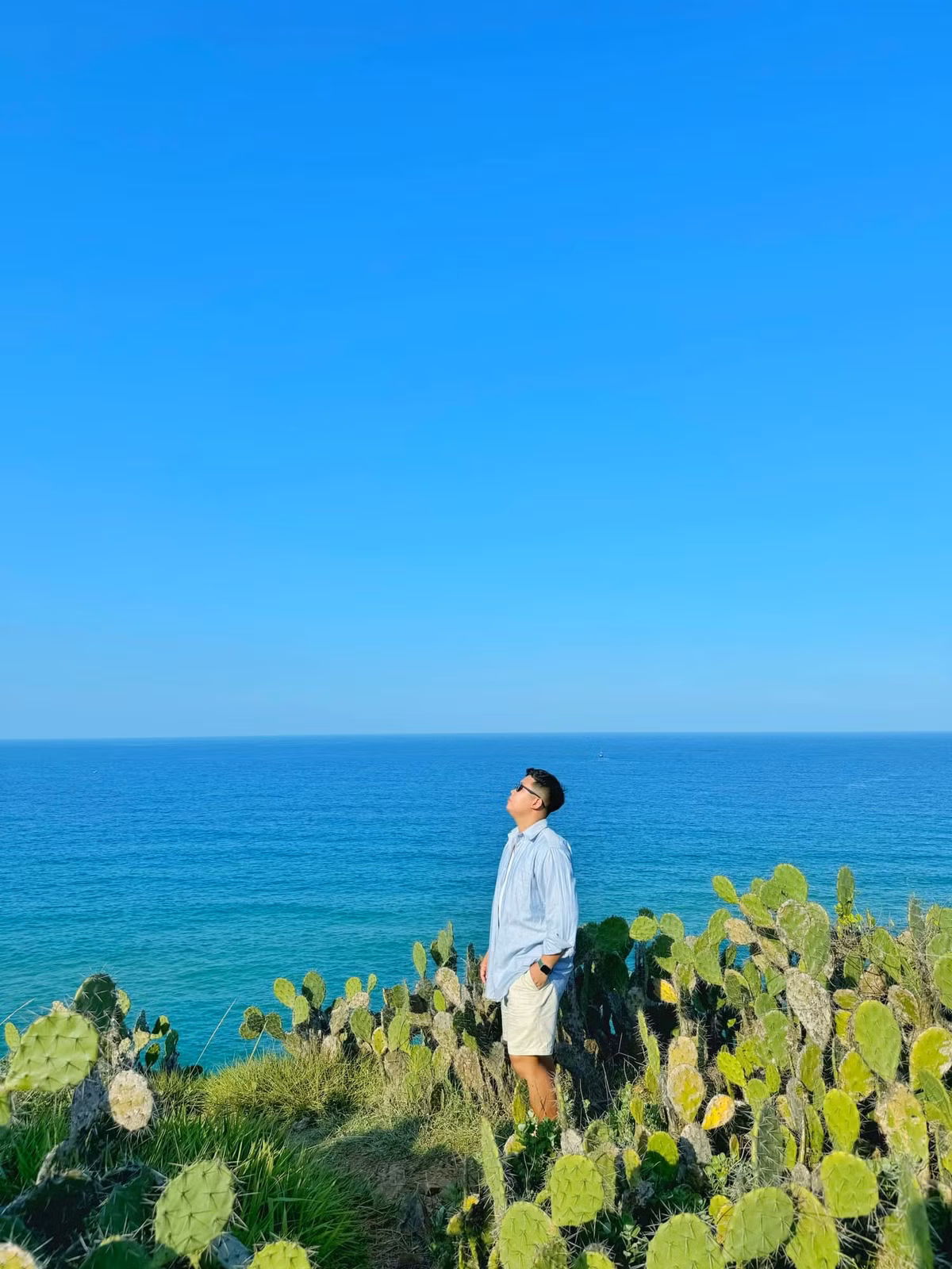 Du khách dừng chân bên Bãi Xép.